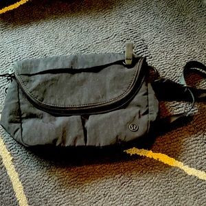 Black Lululemon waist bag